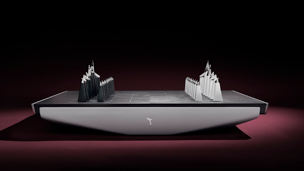 Brettspiel-Luxus: Das handgefertigte Schach-Set von Rolls-Royce besteht aus Edelhölzern, lasergeschnittenem Aluminium und feinstem Leder