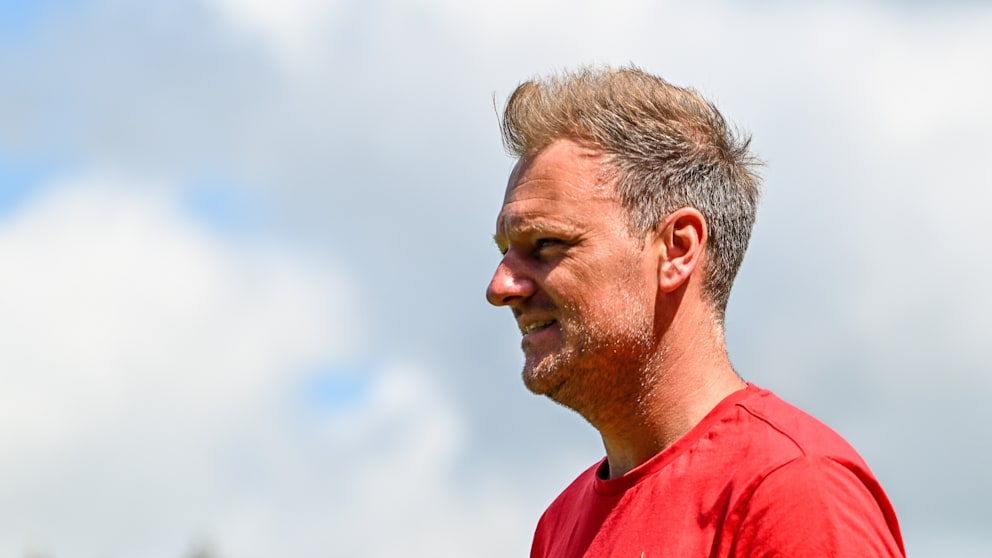 Blick in die Zukunft! Stuttgarts U21-Trainer Markus Fiedler (39) will mit dem VfB den Klassenerhalt in Liga drei