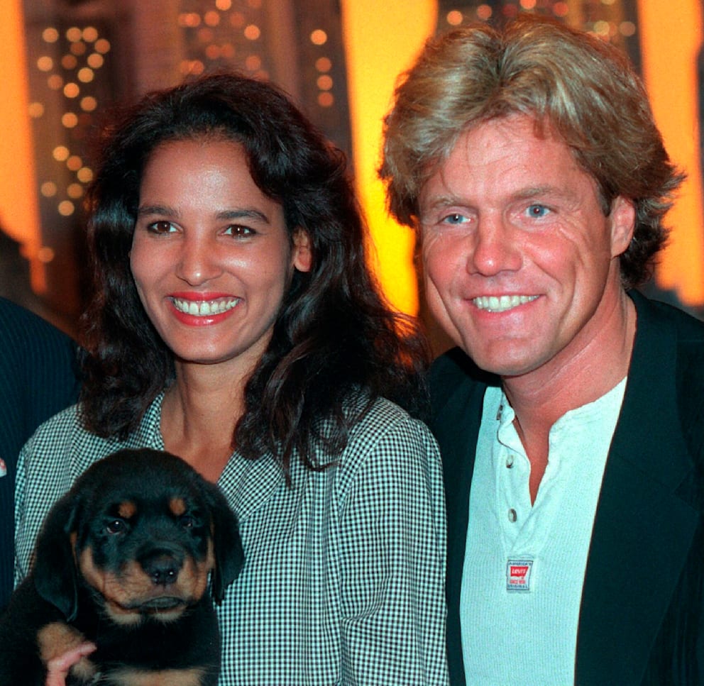Hunde-Fan Naddel (damals 31) und Dieter Bohlen (damals 42) waren insgesamt 15 Jahre ein Liebespaar, doch heiraten wollte Bohlen sie nie. Hier war das Paar bei im Juli 1996 in der Harald-Schmidt-Show in Köln zu Gast