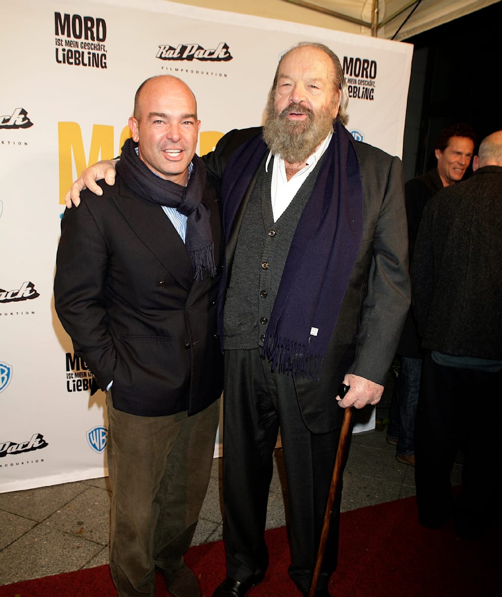 Bud Spencer mit seinem Sohn Giuseppe Pedersoli am roten Teppich zum Film „Mord ist mein Geschäft, Liebling“ 2009