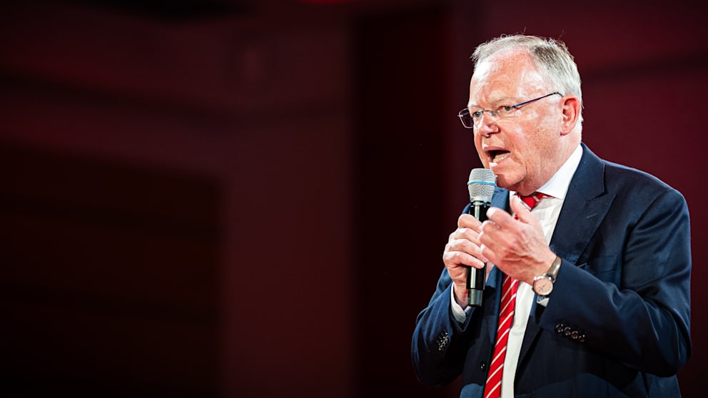 Niedersachsens Ministerpräsident Stephan Weil (66, SPD) gibt am Dienstag nach mehr als 12 Jahren sein Amt ab – und spricht schonungslos über die SPD