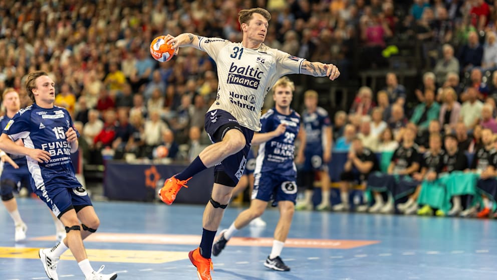 Die SG Flensburg-Handewitt trifft mit Emil Jakobsen (27) im 1. Halbfinale auf die MT Melsungen