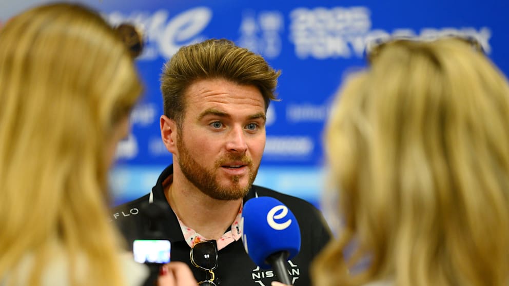 Nissan-Pilot Oliver Rowland (32) vor dem Rennen in Tokio