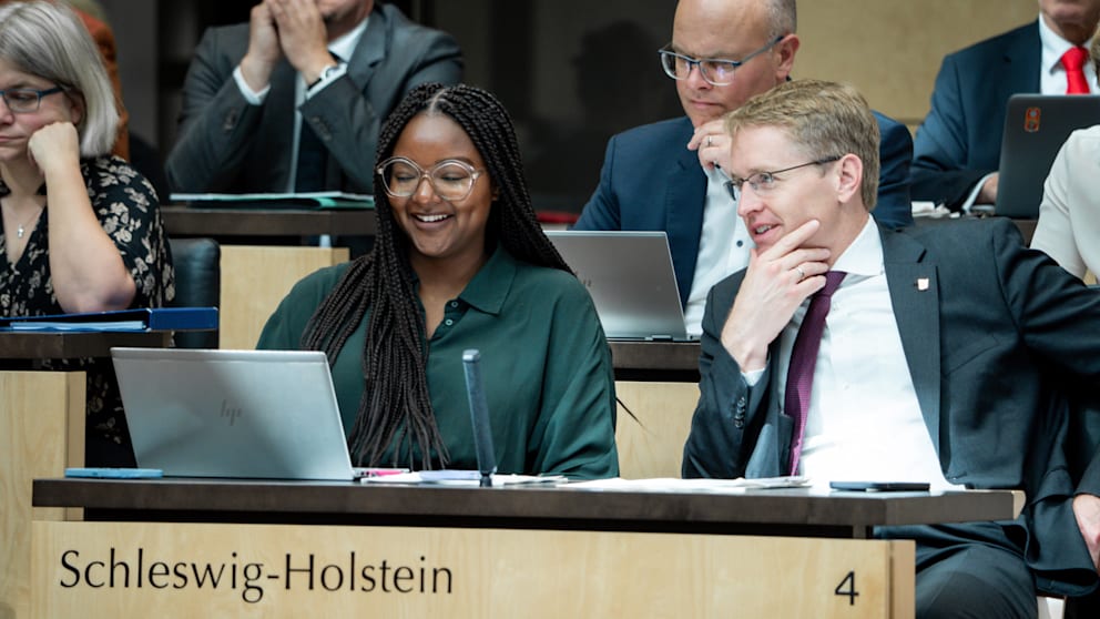 Aminata Touré (32) an der Seite von Schleswig-Holsteins MP Daniel Günther (51, CDU) im Bundesrat