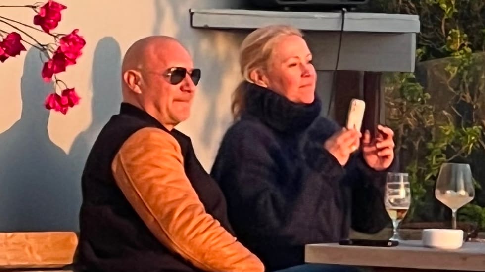 Am Dienstagabend genoss Bettina Wulff (51) mit Personenschützer Mark Lambrecht den Sonnenuntergang auf der beliebten Ferieninsel Sylt