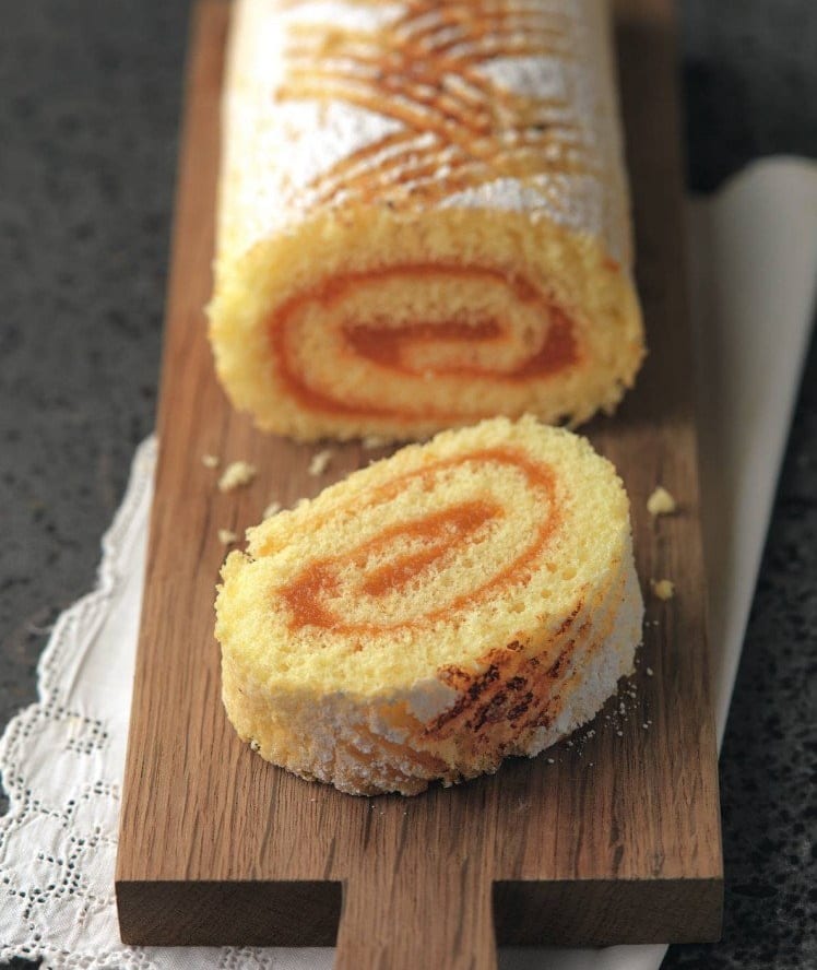 Die zarte Roulade, gefüllt mit fruchtiger Marillenmarmelade, ist für Johann Lafer ein Symbol der Liebe und der sonntäglichen Rituale mit seiner Mutter
