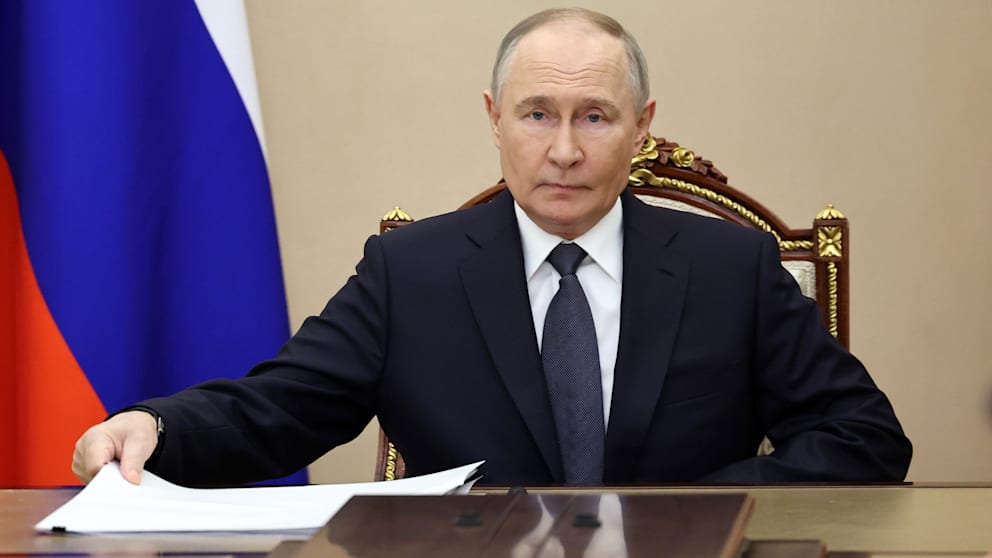 Kreml-Diktator Wladimir Putin (72) schlug direkte Verhandlungen mit der Ukraine vor. Jetzt kneift er und fliegt nicht in die Türkei