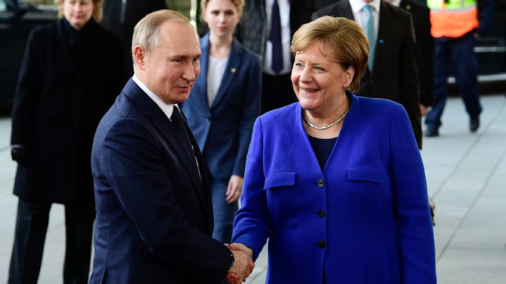 2020: Kanzlerin Merkel (heute 70) empfängt Putin (72) bei einer Libyen-Konferenz im Berliner Bundeskanzleramt
