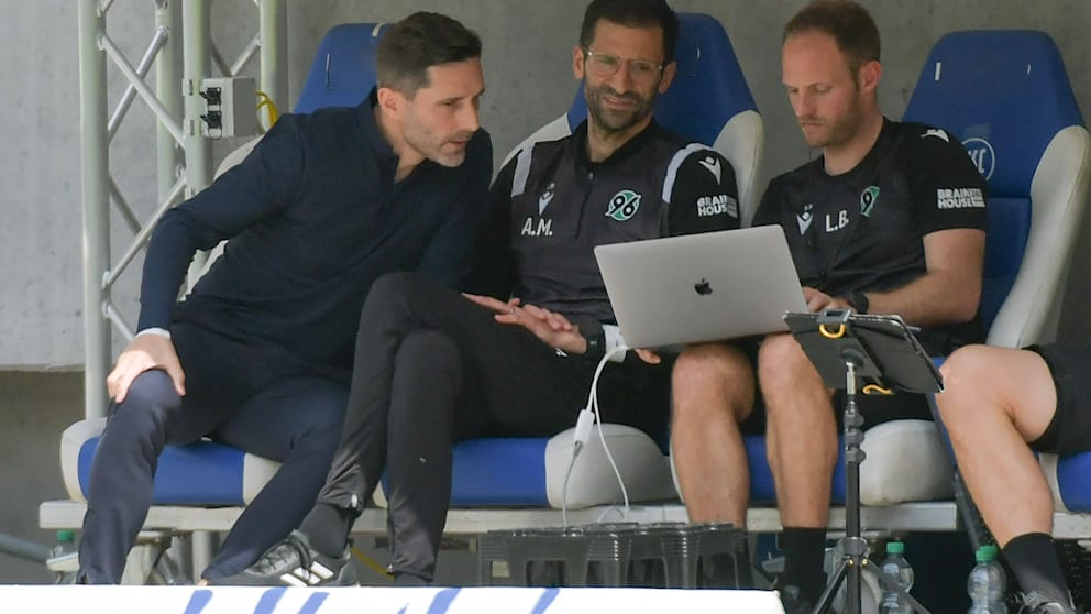 Sie bildeten ein gutes 96-Trio: Stefan Leitl (47/ v.l.), André Mijatovic und Lars Barlemann
