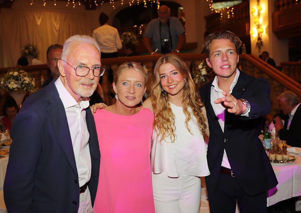 Franz Beckenbauer (†78) im Juli 2022 mit Ehefrau Heidi, Tochter Francesca (heute 21) und Sohn Joel (heute 25) beim Gala-Abend des „Kaiser Cup“ zugunsten der „Franz Beckenbauer-Stiftung“ in Bad Griesbach (Bayern)