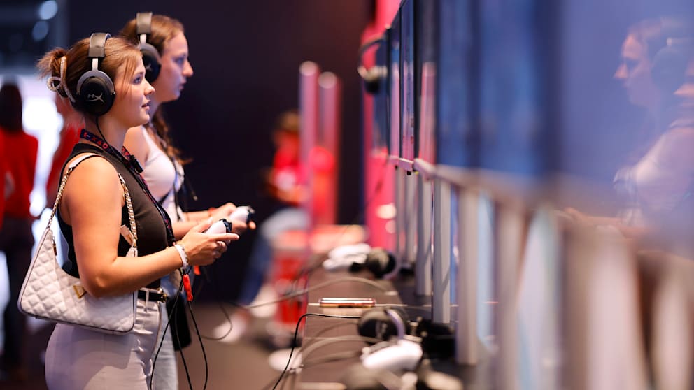 Besucher der Messe können unveröffentlichte Spiele testen. Die Fans nehmen dafür teils lange Warteschlangen in Kauf