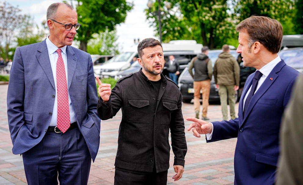 Der Beginn einer neuen Ukraine-Politik? Bundeskanzler Friedrich Merz (69, CDU, l.) und Frankreichs Präsident Emmanuel Macron (47, r.) haben nach dem Treffen mit Wolodymyr Selenskyj in Kiew harte Sanktionen gegen Russland angekündigt