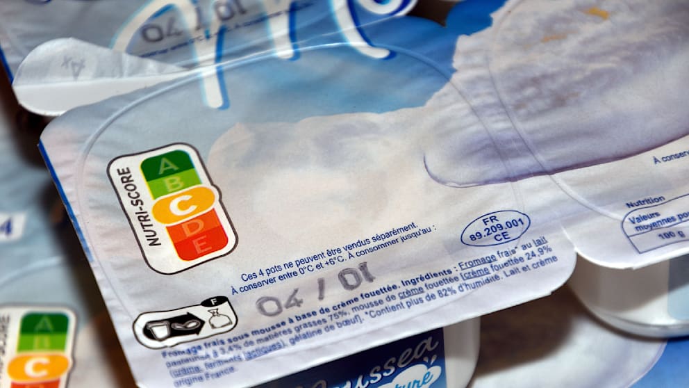 Seit 2019 können Verbraucher in Deutschland an der Lebensmittel-Ampel (Nutri-Score) der Verpackungen den Nährwert des Produkts erkennen