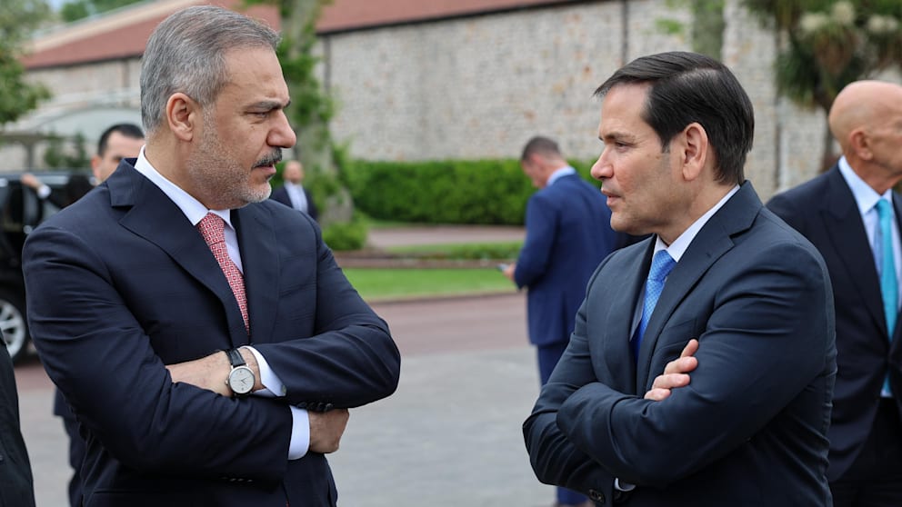 In Istanbul trafen am Freitag u.a. der türkische Außenminister Hakan Fidan und sein amerikanischer Amtskollege Marco Rubio zusammen