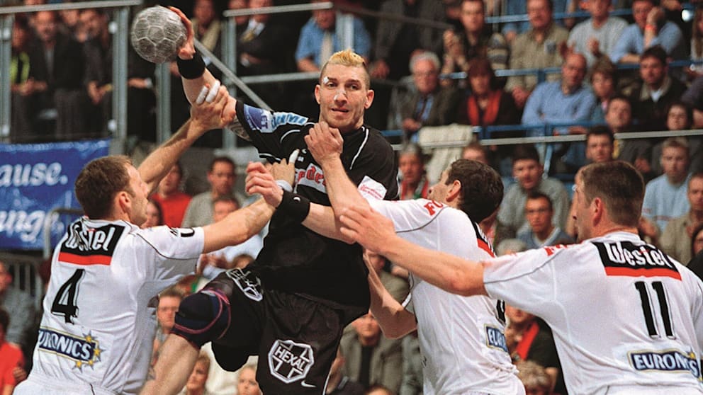 2002: Mit dem SC Magdeburg gewann Kretzschmar als erste deutsche Mannschaft die Champions League im Handball