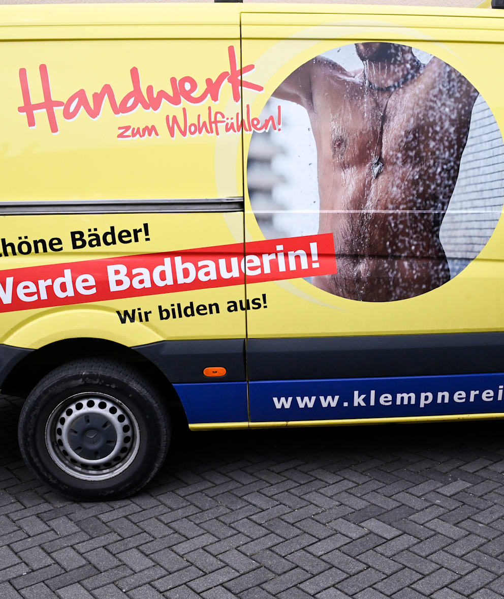Die andere Seite der Firmenwagen: Hier wird mit männlicher Haut um weibliche Azubis geworben
