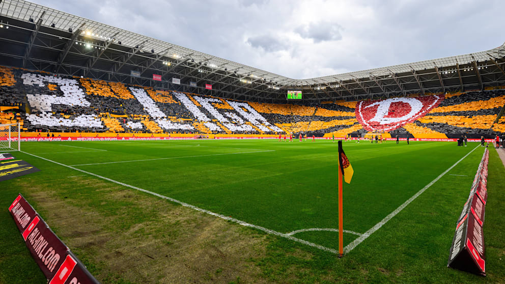 Mit einer Mega-Choreo stimmten sich die Dynamo-Fans auf das letzte Drittliga-Spiel ein