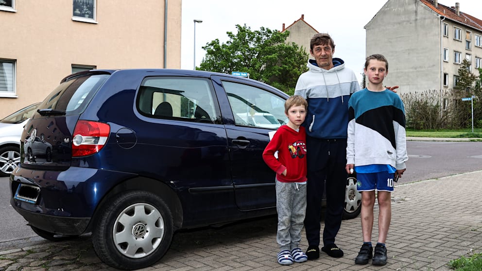 Fynn (5) und Joel (11) trösten ihren Papa, hoffen, dass der Täter schnell gefasst wird