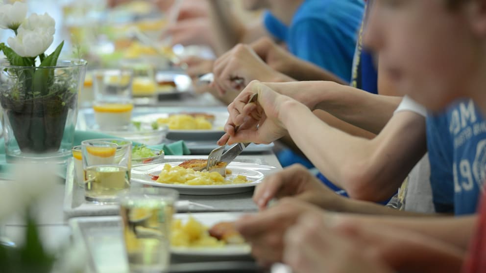 In den Kantinen von Schulen greifen die Kinder häufiger zu vegetarischen Gerichten