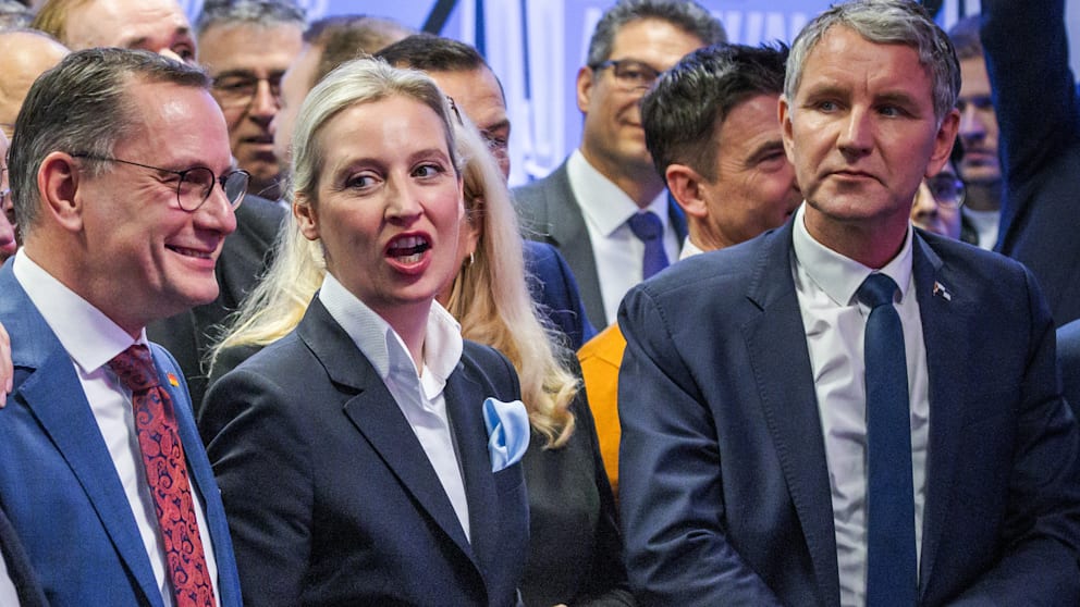 Wird es ein Verbotsverfahren gegen die AfD geben? Im Gutachten des Verfassungsschutzes werden sie alle zitiert: Die Co-Chefs Tino Chrupalla (50) und Alice Weidel (46), aber auch Thüringens rechtsextremer Landeschef Björn Höcke (53)