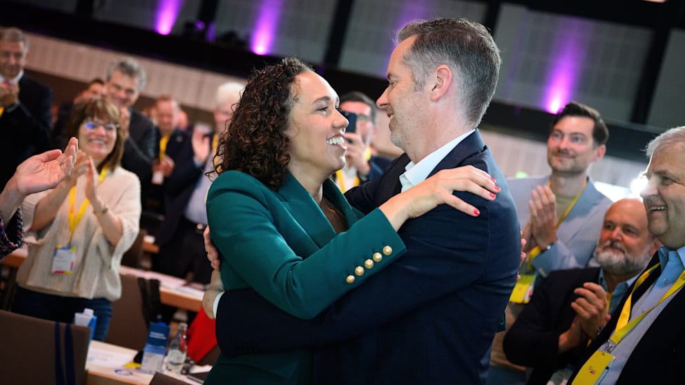 Sie sollen die FDP retten: der neue Parteichef Christian Dürr (48) und Generalsekretärin Nicole Büttner