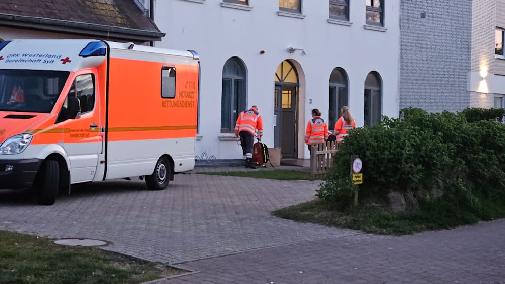 Kinder wurden die ganze von den Rettern betreut