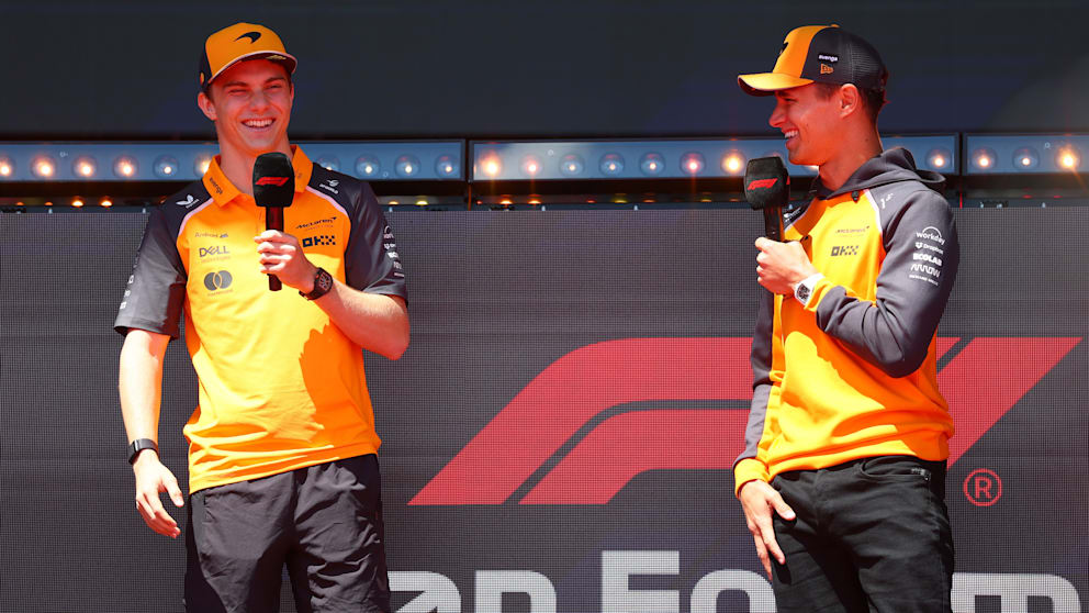 Die McLaren-Fahrer Oscar Piastri (l.) und Lando Norris