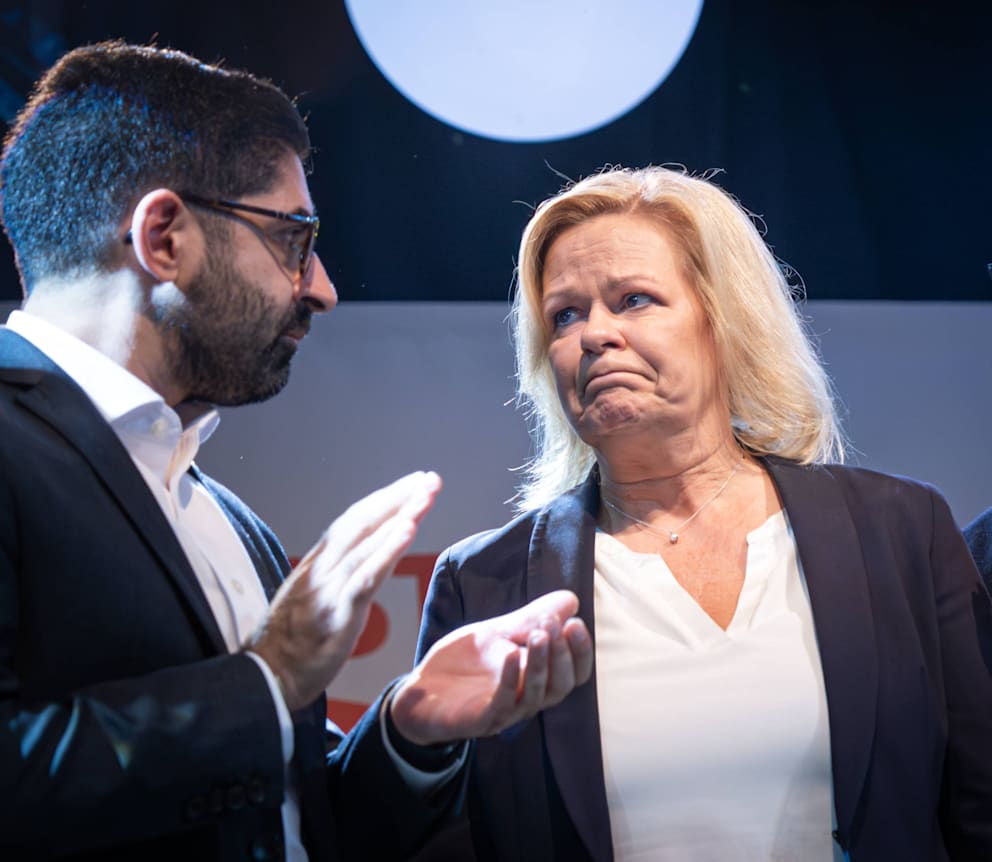 Kaweh Mansoori (35) tröstete nach der verlorenen Wahl Nancy Faeser (53, SPD), die Ministerpräsidentin werden wollte. Jetzt wird Mansoori der neue starke SPD-Mann in Hessen