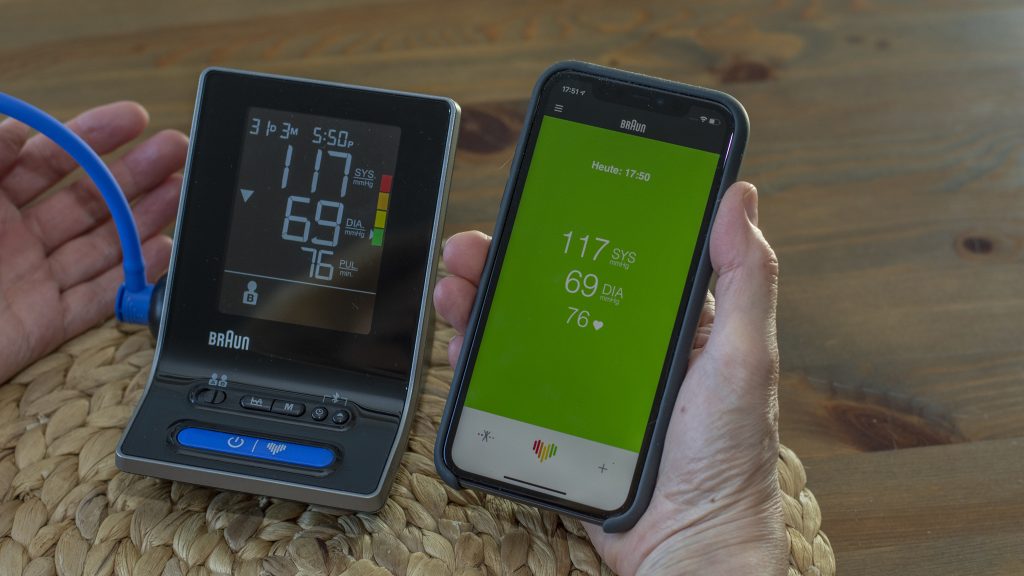 Braun ExactFit5 Connect Gerät und App Blutdruck Messgerät