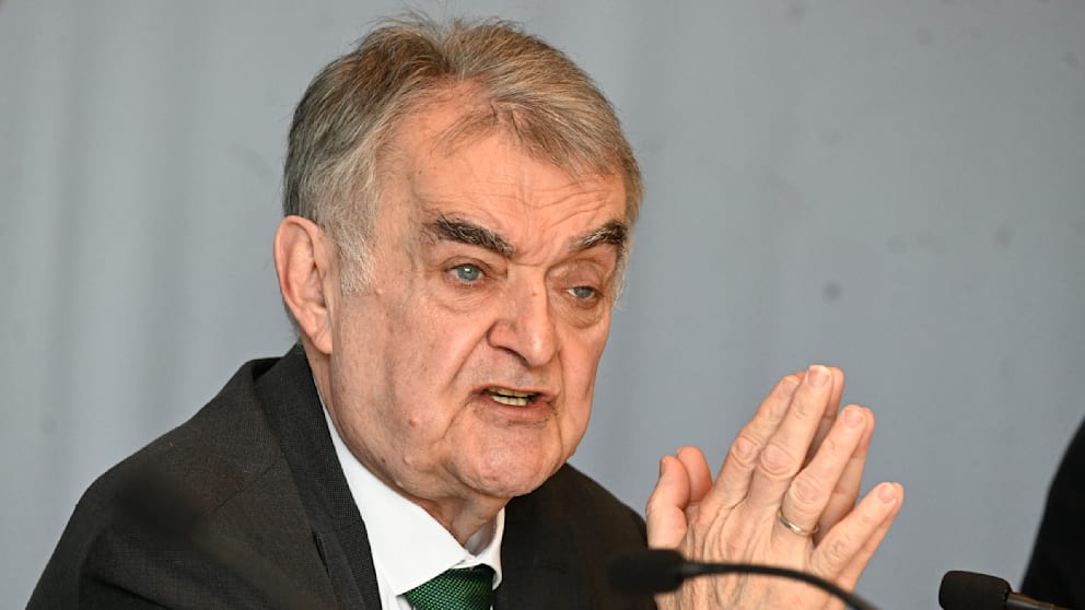 NRW-Innenminister Herbert Reul (72, CDU) legte Zahlen zu Gewalt an Krankenhäusern vor