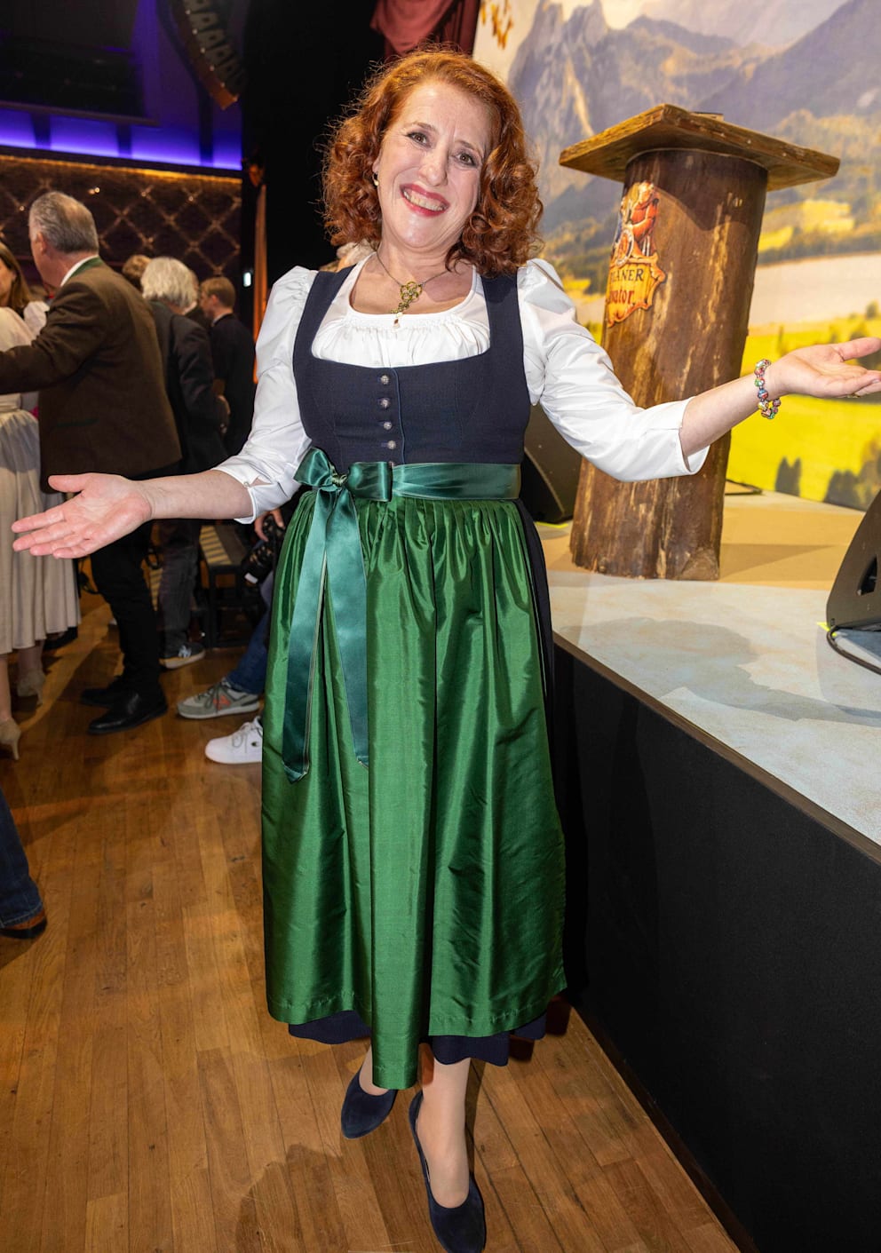 Beim „Derblecken“ am Münchner Nockherberg ist Kinseher gern gesehener Gast. Es ist eine traditionsreiche bayerische Veranstaltung, die im Rahmen des Starkbieranstichs stattfindet