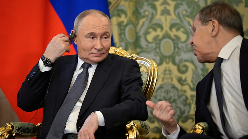 Russlands Außenminister Sergej Lawrow (75)