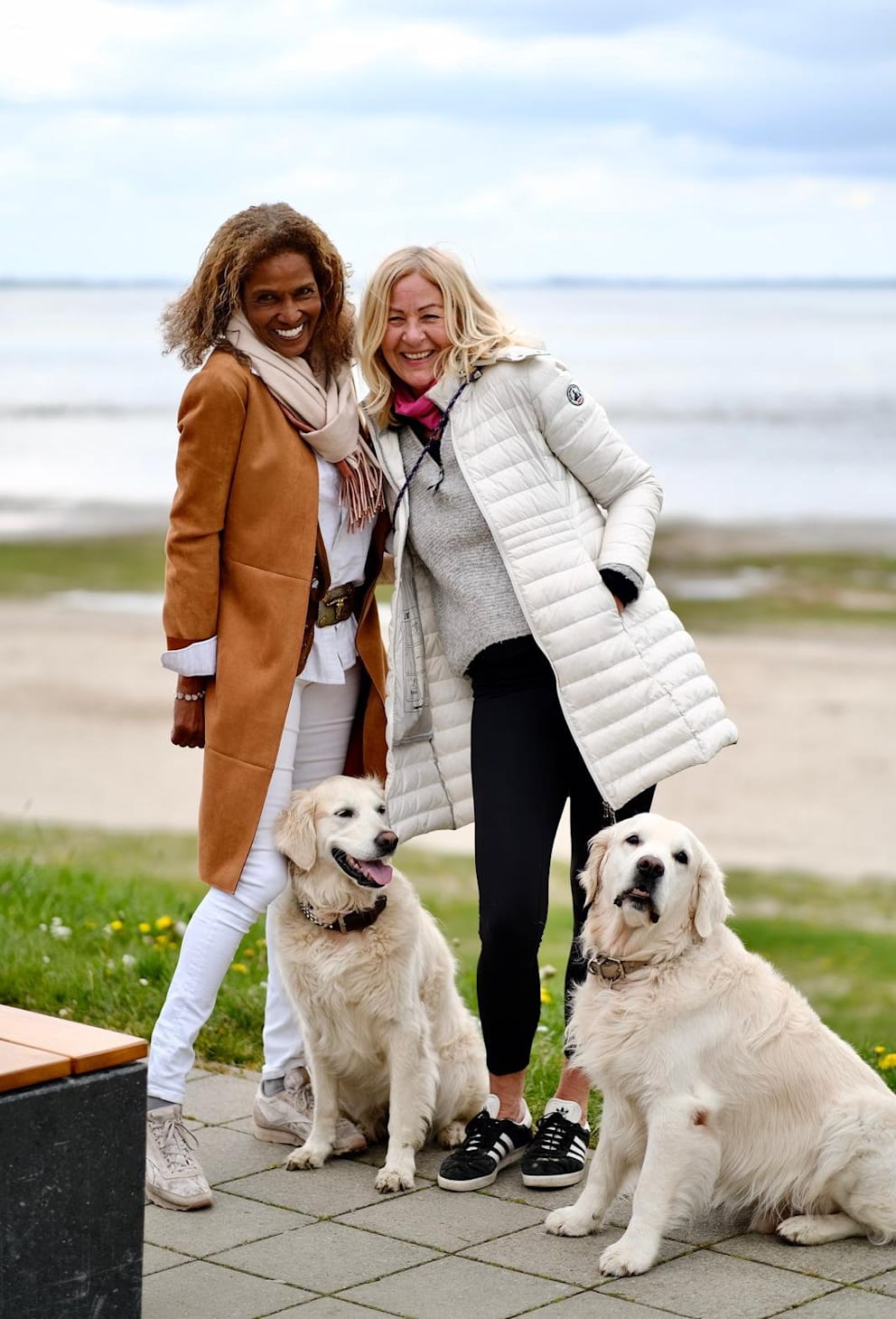 Naddel mit ihrer ehemaligen Managerin Marion Ellendorf (60) 2020 am Strand von Dangast