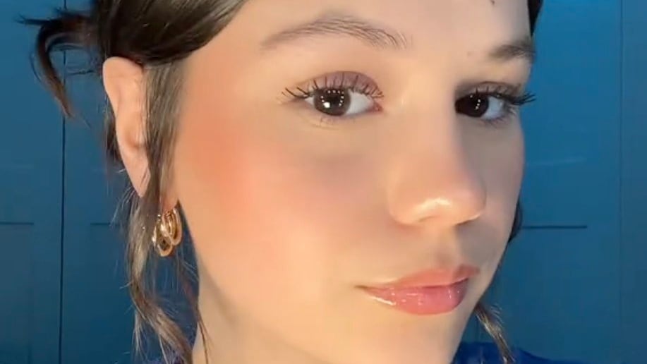 Was stimmt nicht mit meinem Gesicht? Der Trend „Blush Blindness“ zeigt, wie Selbstzweifel zum digitalen Schönheits-Check werden – und Millionen zusehen