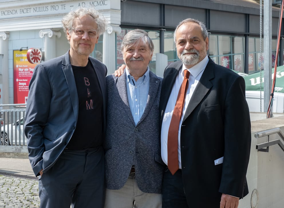 Alle drei Schauspieler verbinden ganz besondere Erinnerungen und Erlebnisse mit Peter Sodann Thomas Bading, Reinhard Straube (77) und Matthias Brenner (v.l.)