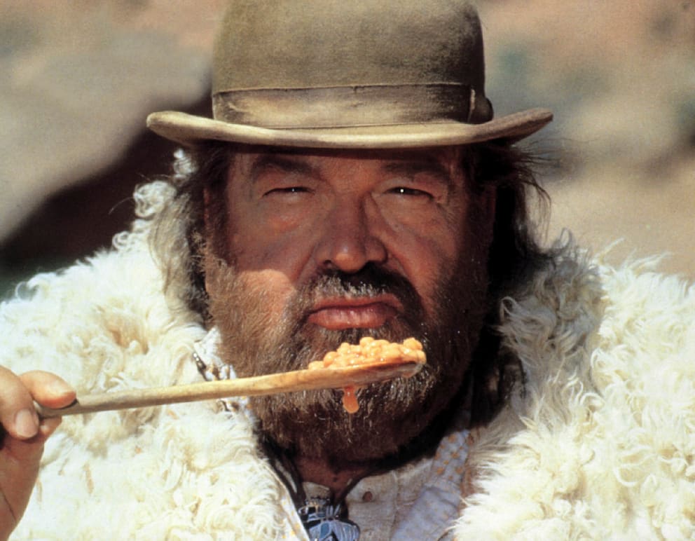 Bud Spencer (damals 65) verspeiste auch im Film „Die Troublemaker“ seine Bohnen