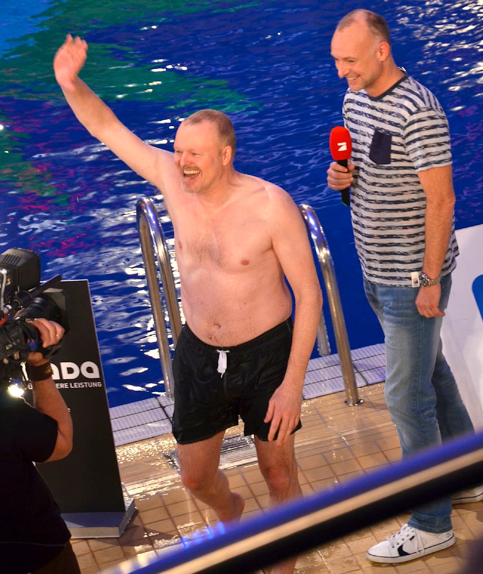 Stefan Raab (damals 49, l.) bei seiner damals letzten Show – dem „TV total Turmspringen“ 2015
