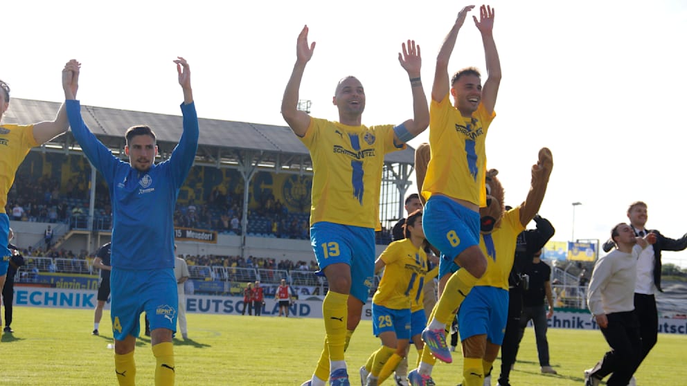 Lok Leipzig jubelte nach dem Sieg gegen Plauen. Der Titel dürfte nun sicher sein
