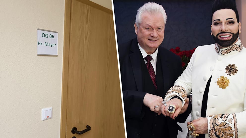 2015: Modedesigner Harald Glööckler (damals 50, r.) und sein Mann und Unternehmer Dieter Schroth (damals 57) zeigen im Hotel Dormero in Berlin bei ihrer Hochzeit ihre Ringe