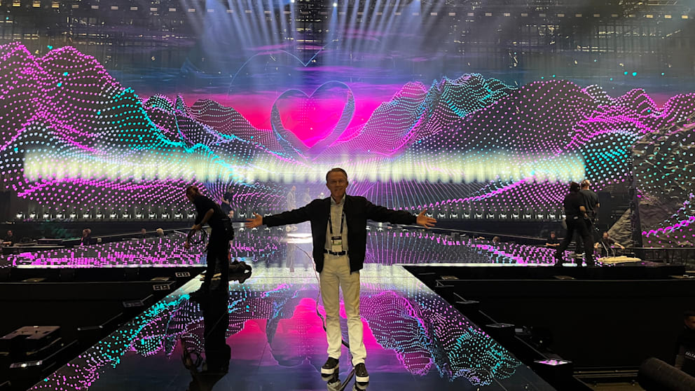 Der BILD-Reporter vor der großen Party in der St. Jakobshalle von Basel