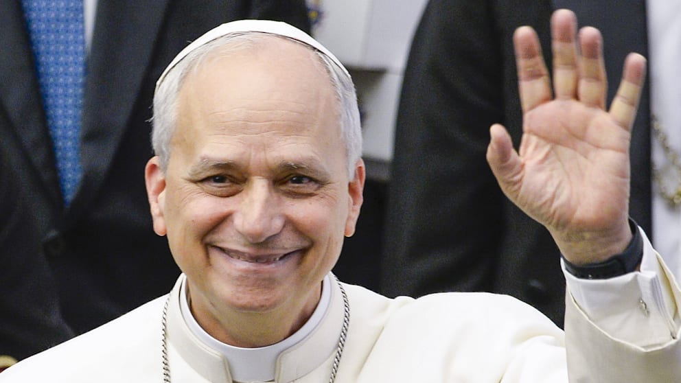 Am Montag trat Papst Leo erneut mit der Apple-Uhr auf. Dabei erkannte man das schwarze Armband gut