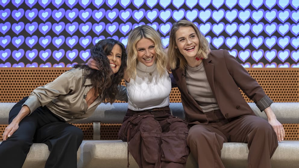 Sandra Studer (l.-r.), Michelle Hunziker und Hazel Brugger moderieren den ESC 2025 in Basel