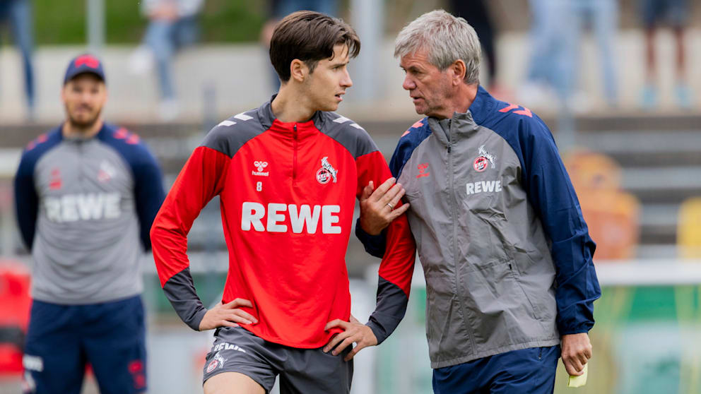 Friedhelm Funkel (71) beim Einzelgespräch mit Denis Huseinbasic (23)