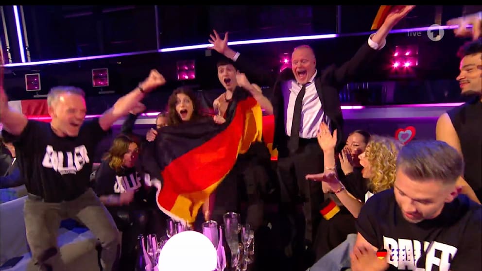 Stefan Raab (58) feierte jeden Punkt mit seinem Duo Abor und Tynna