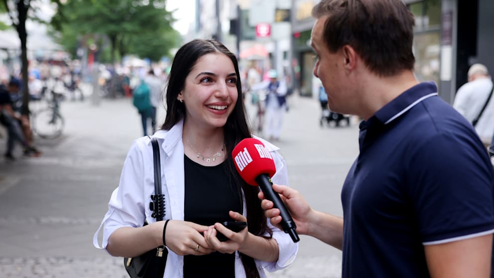 Anna (15) verbringt durchschnittlich neun Stunden vor dem Bildschirm. Trotzdem habe sie noch ein Sozialleben – das fände nur eben online statt