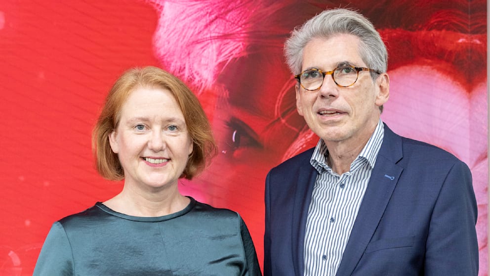 Bundesfamilienministerin Lisa Paus (Grüne) und Vorstandsvorsitzender der DAK-Gesundheit Andreas Storm