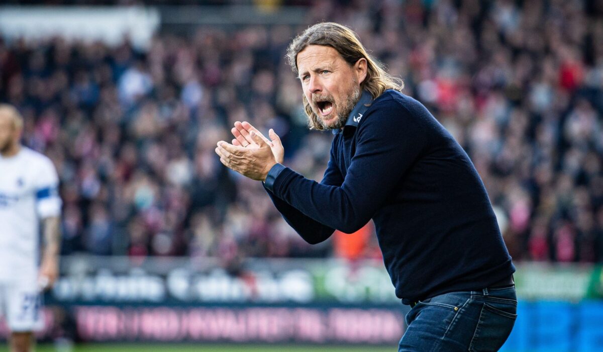 Mainz Trainer Bo Henriksen an der Seitenlinie