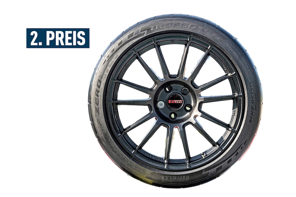 2. Preis: Pirelli verlost einen Satz Sommerreifen aus der P-Zero-Serie (Zero, Zero R, Trofeo R, RS)