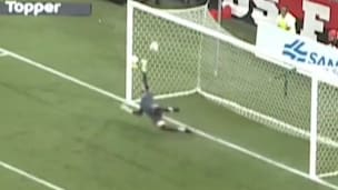 Erst Traumparade, dann...: Absurder Torwart-Moment in Brasilien