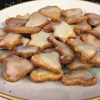 In der Weihnachtsbäckerei: Mandel-Plätzchen